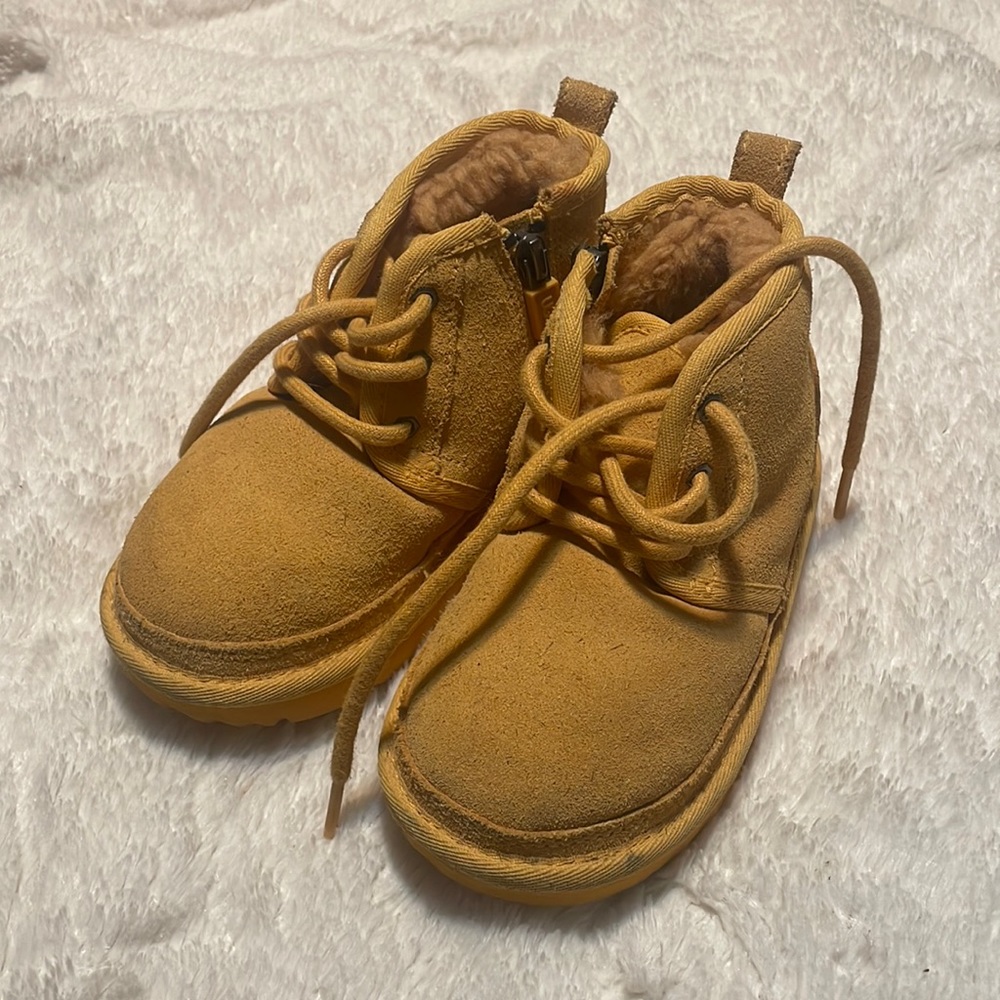 Toddler girl size 9 boots in great condition only worn a couple times.